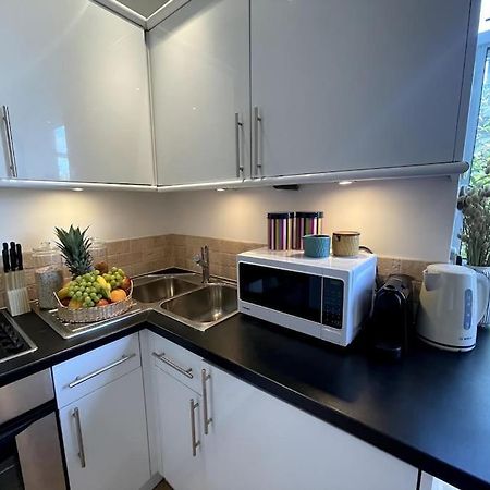 Cute&Cozy Studio Apt In Barons Court 런던 외부 사진