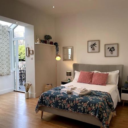 Cute&Cozy Studio Apt In Barons Court 런던 외부 사진