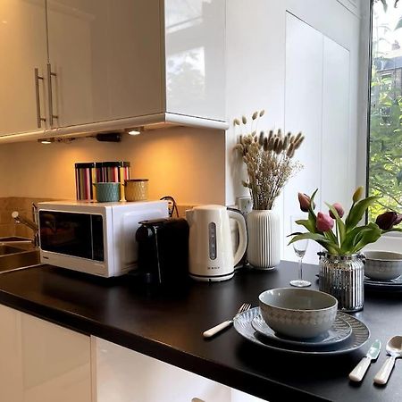 Cute&Cozy Studio Apt In Barons Court 런던 외부 사진