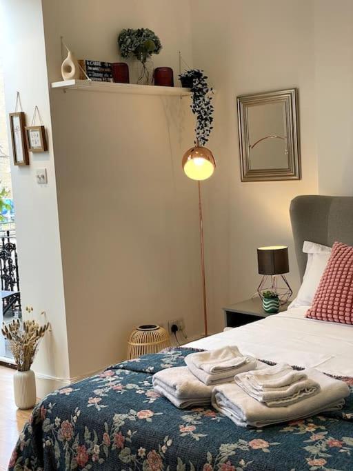Cute&Cozy Studio Apt In Barons Court 런던 외부 사진