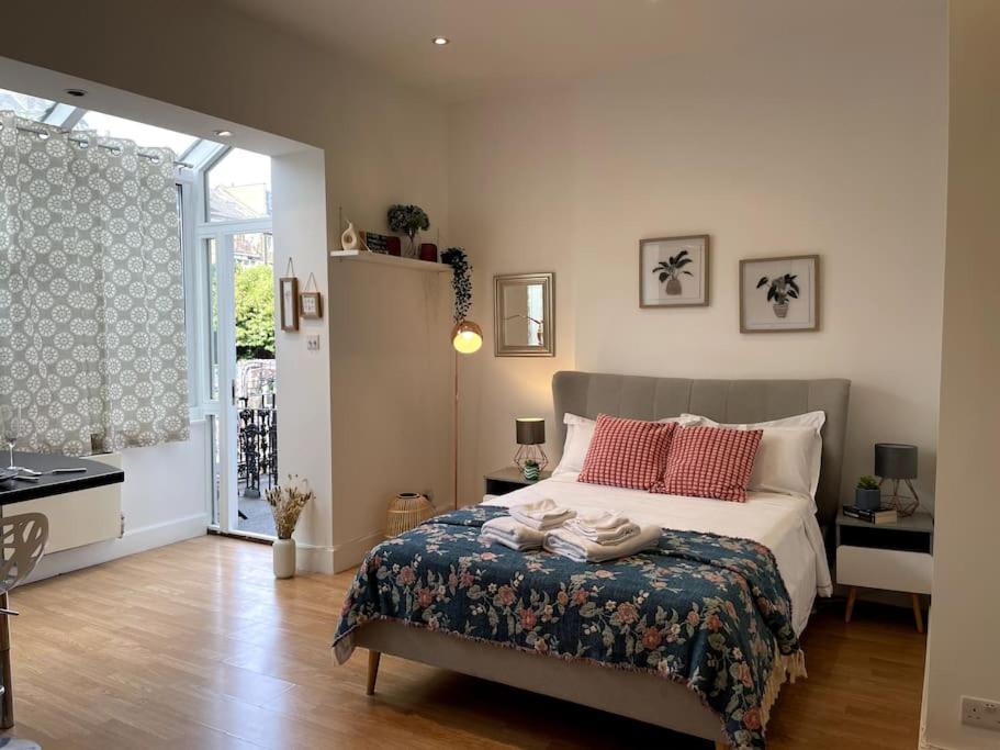 Cute&Cozy Studio Apt In Barons Court 런던 외부 사진