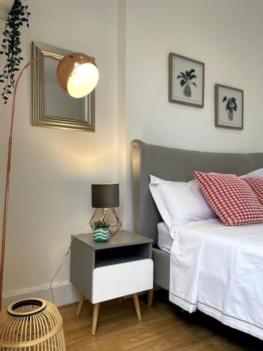 Cute&Cozy Studio Apt In Barons Court 런던 외부 사진