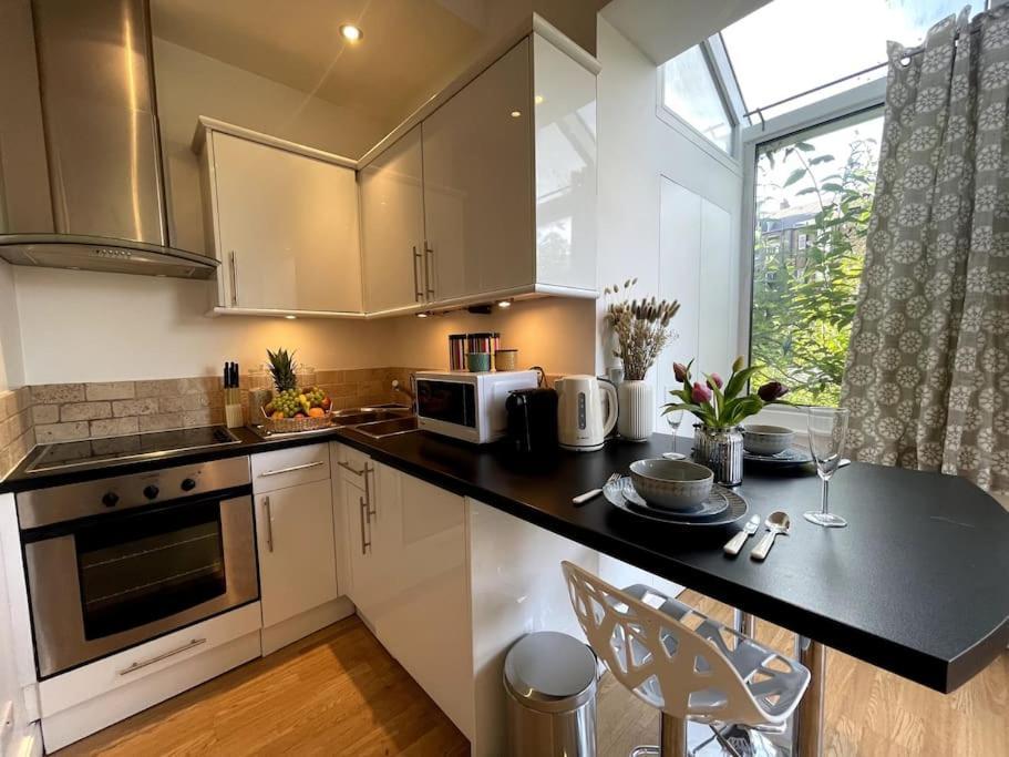 Cute&Cozy Studio Apt In Barons Court 런던 외부 사진