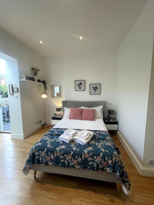 Cute&Cozy Studio Apt In Barons Court 런던 외부 사진